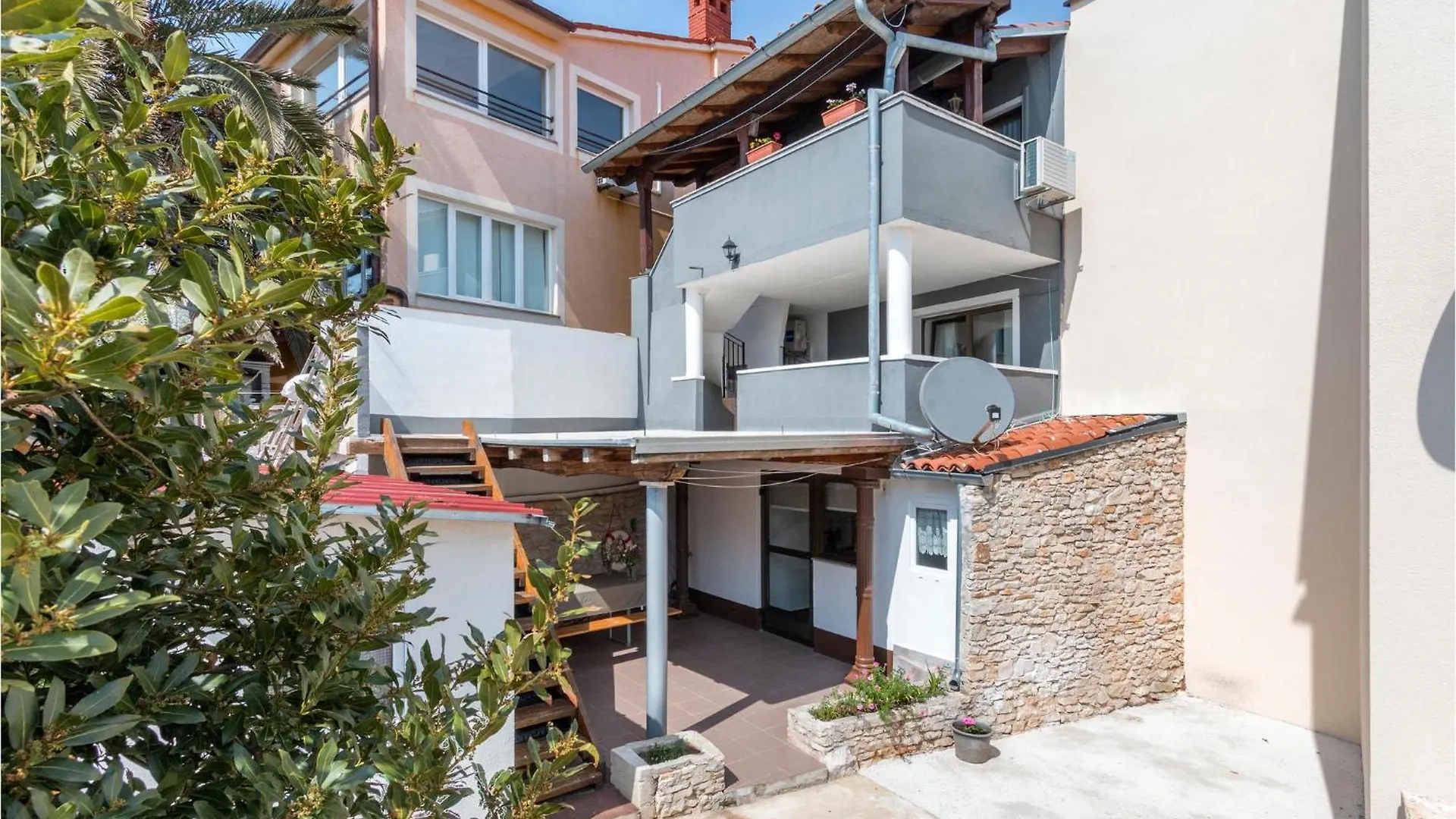 Awesome Apartment In Liznjan With Wifi location