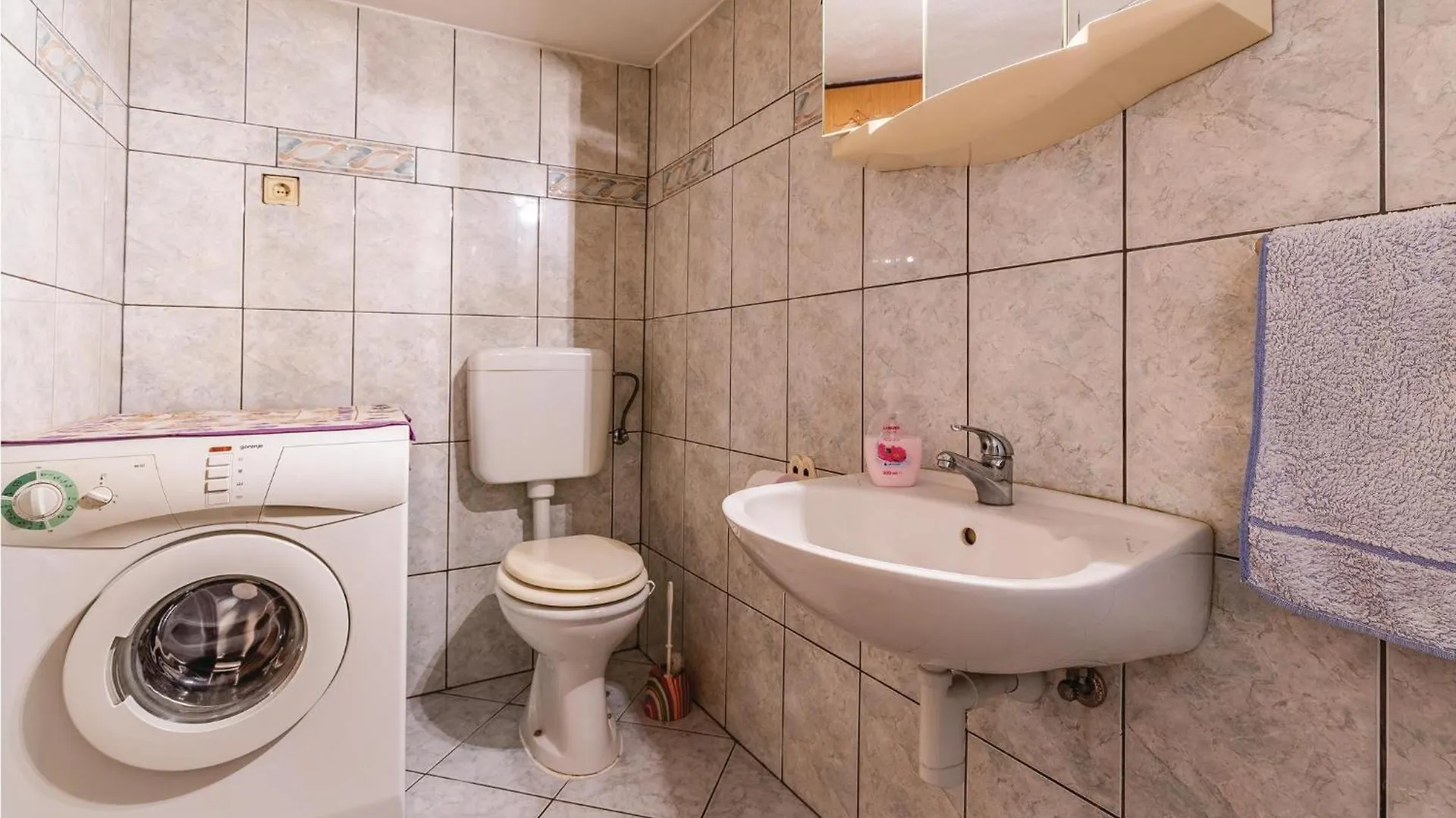 Awesome Apartment In Liznjan With Wifi